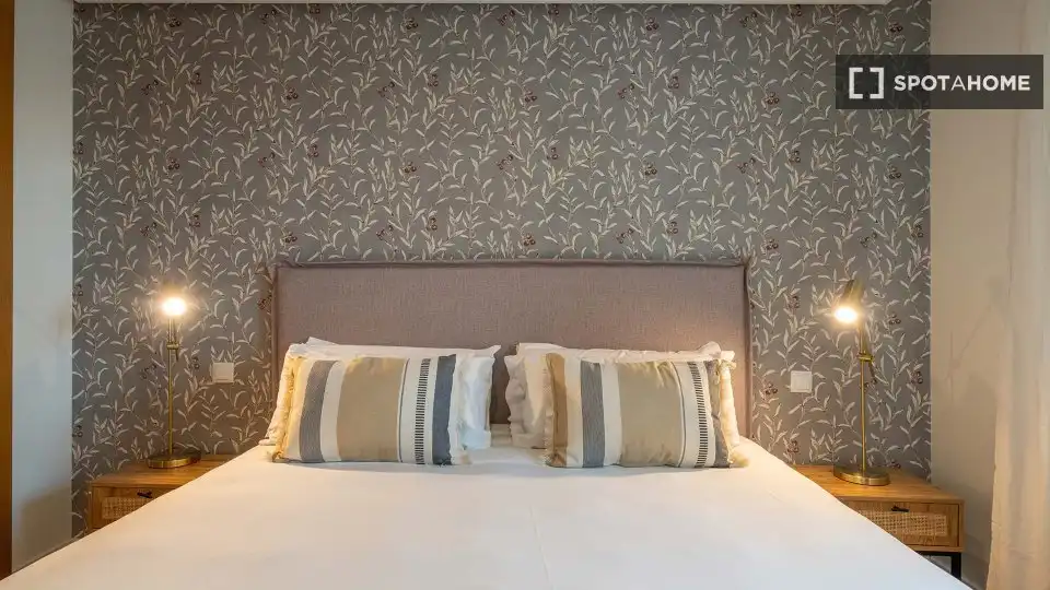 Bedroom of Flat for rent in Madrid  with Air Conditioner, Heating and Furnished