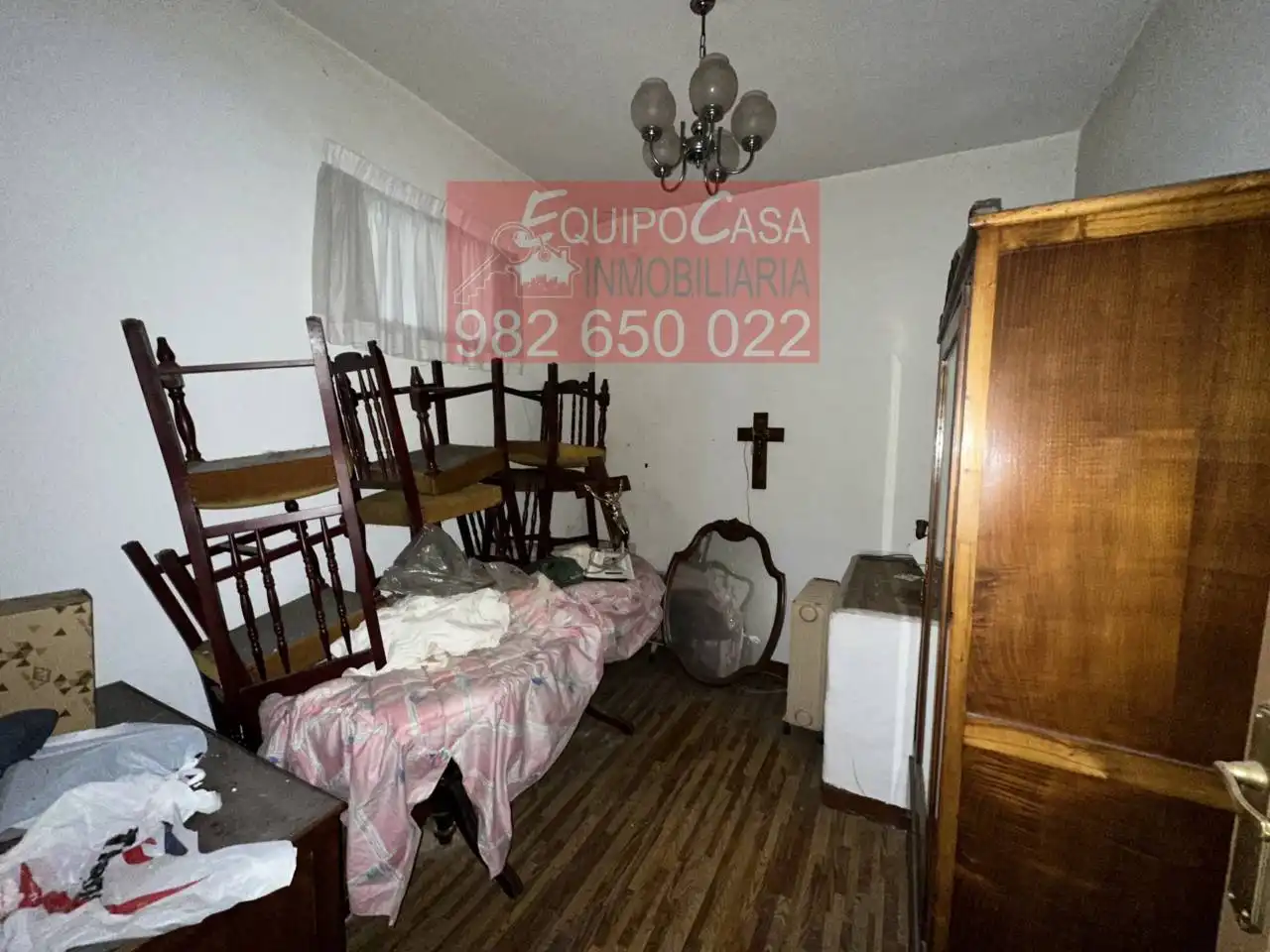 Habitación de Casa adosada en venta en Lugo con Jardín privado, Terraza y Alarma