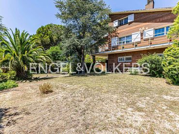 House with garden for sale in Begues