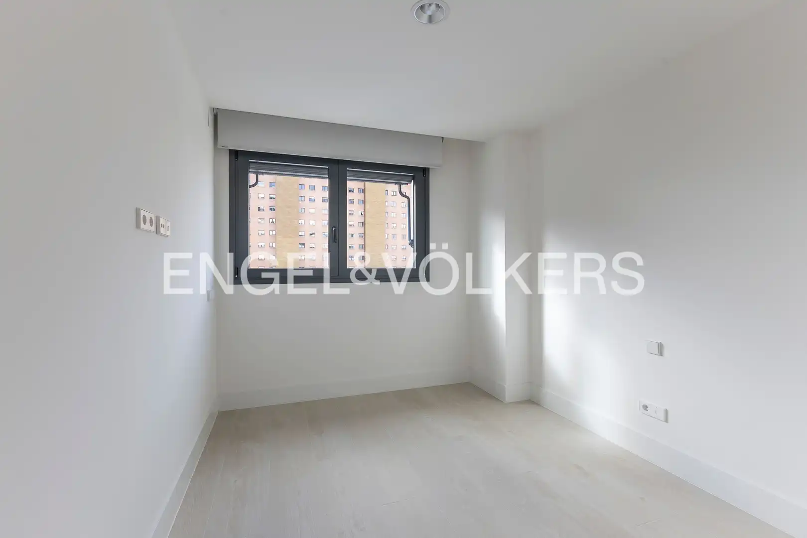 Bedroom of Flat for rent in Madrid  with Air Conditioner, Heating and Storage room