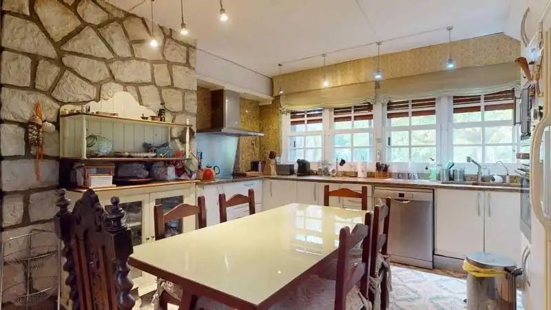 Cuina de Casa o xalet en venda en La Muela amb Aire condicionat, Calefacció i Jardí privat
