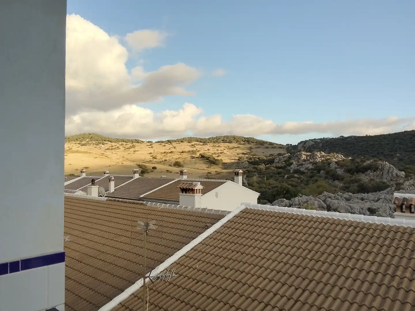 Vista exterior de Casa adosada en venda en Villaluenga del Rosario amb Terrassa i Balcó