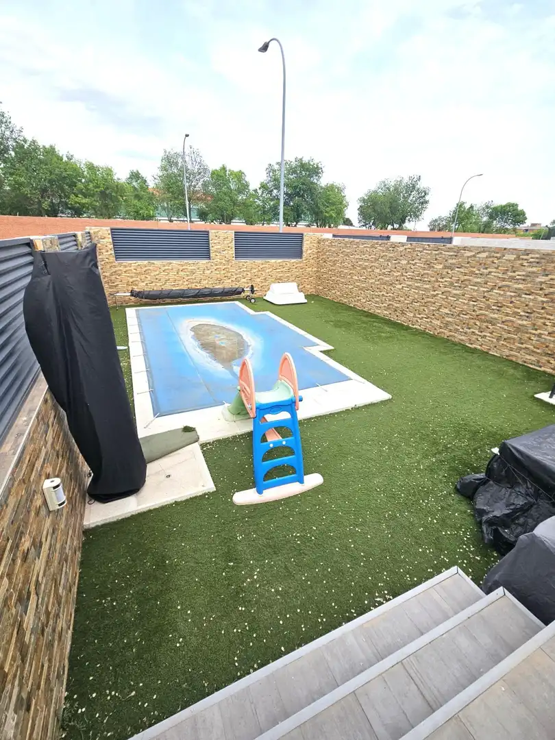 Swimming pool of Detached homes for sale in Valdemoro  with Air Conditioner, Heating and Private garden
