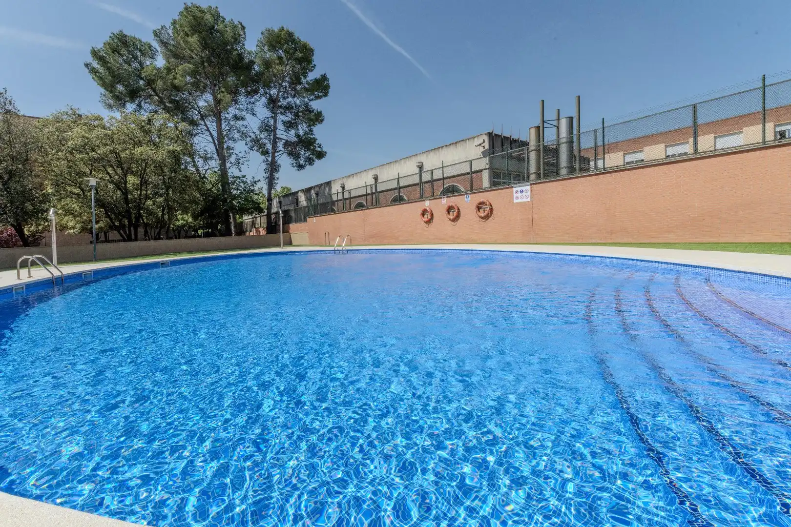 Piscina de Planta baja en venta en Sabadell con Aire acondicionado, Calefacción y Jardín privado