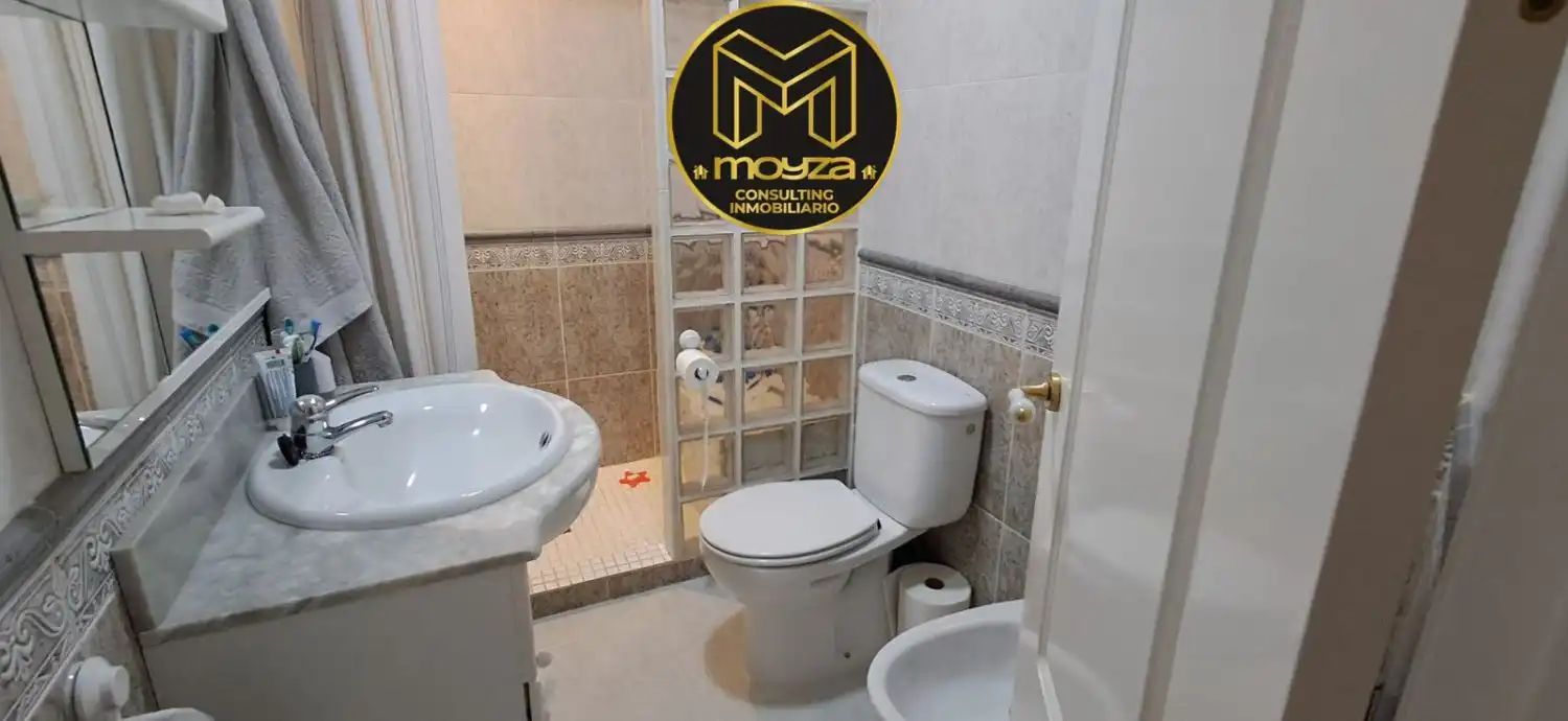 Baño de Casa o chalet de alquiler en Jaén con Aire acondicionado, Calefacción y Terraza