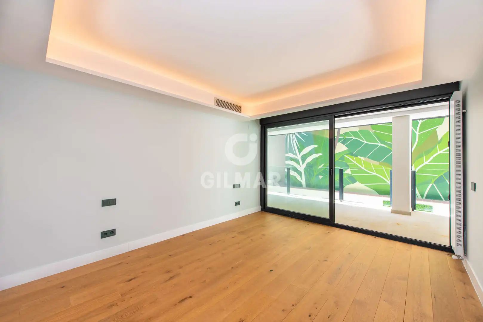 Jardín de Piso en venta en Madrid con Calefacción, Trastero y Piscina