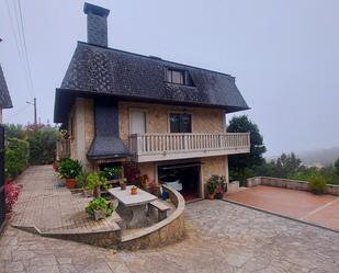 Vista exterior de Casa o xalet en venda en Nigrán amb Calefacció, Jardí privat i Parquet