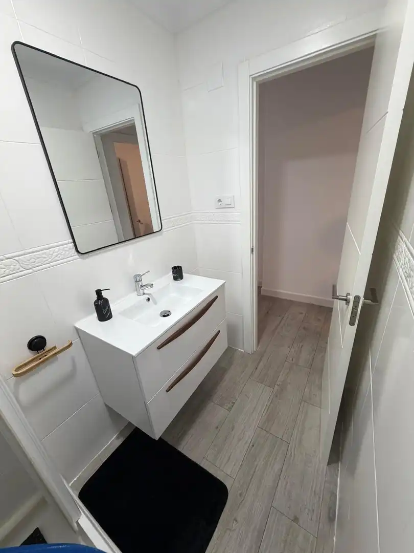 Badezimmer von Wohnung zur Miete in Cádiz mit Klimaanlage und Möbliert
