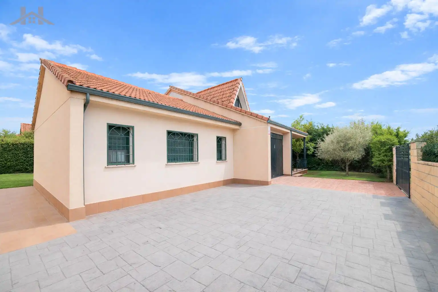 Vista exterior de Casa o chalet en venta en Guadarrama con Calefacción y Piscina