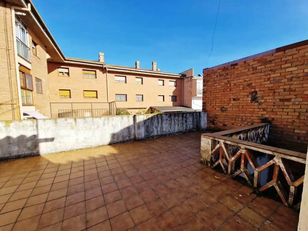 Exterior view of Houses for sale in Binéfar  with Terrace, Storage room and Balcony
