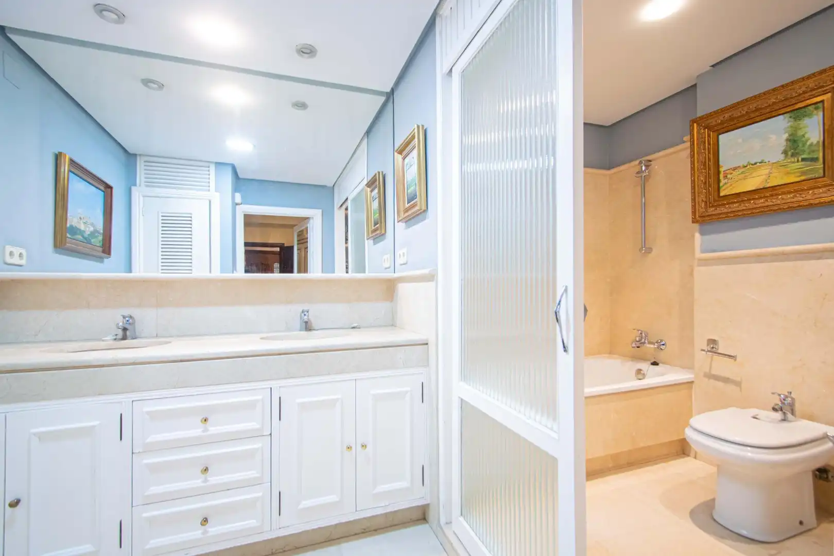Badezimmer von Dachboden zum Verkauf in Sevilla mit Terrasse