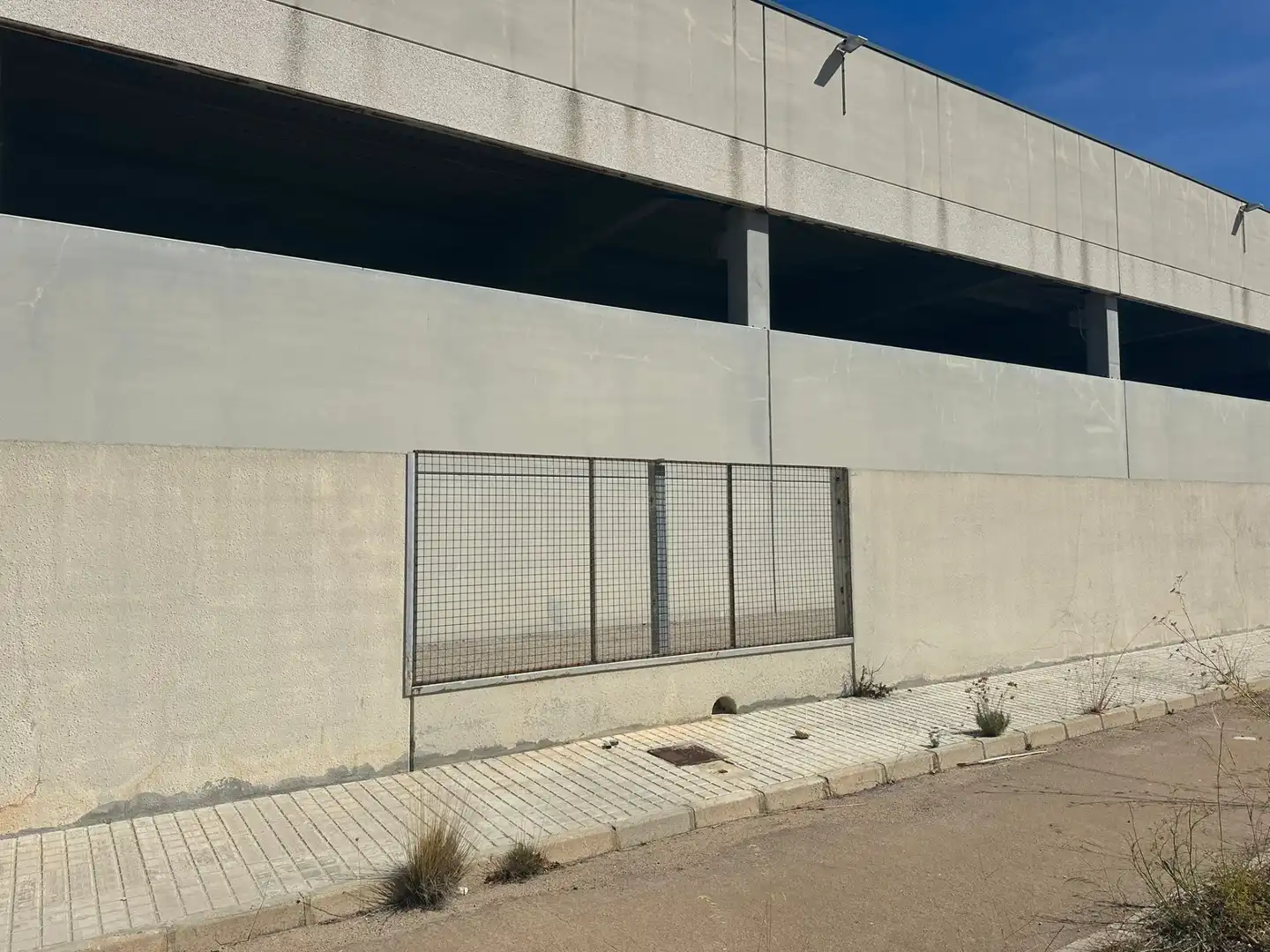 Parking de Nave industrial de alquiler en Villargordo del Cabriel con Alarma