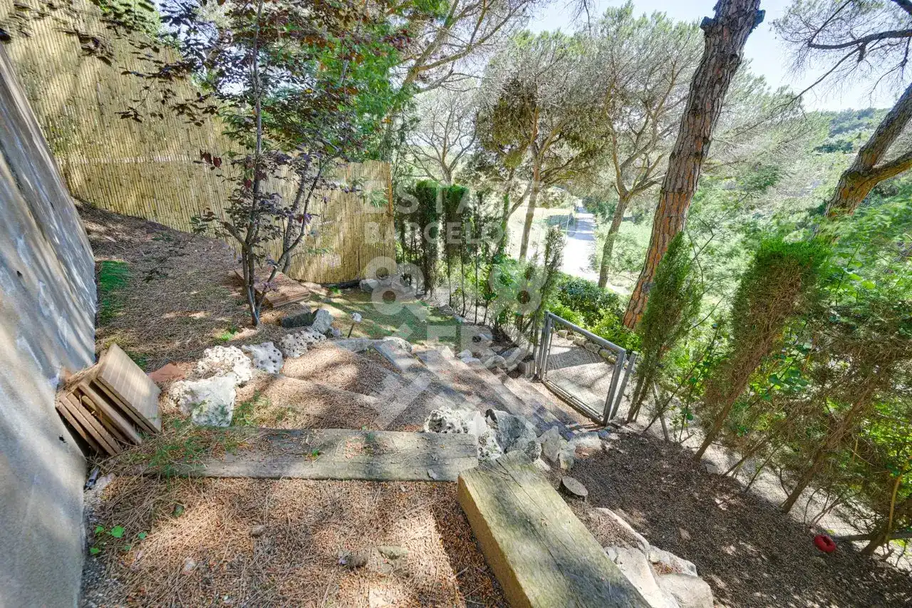 Garten von Einfamilien-Reihenhaus zum Verkauf in Mataró mit Klimaanlage, Heizung und Terrasse