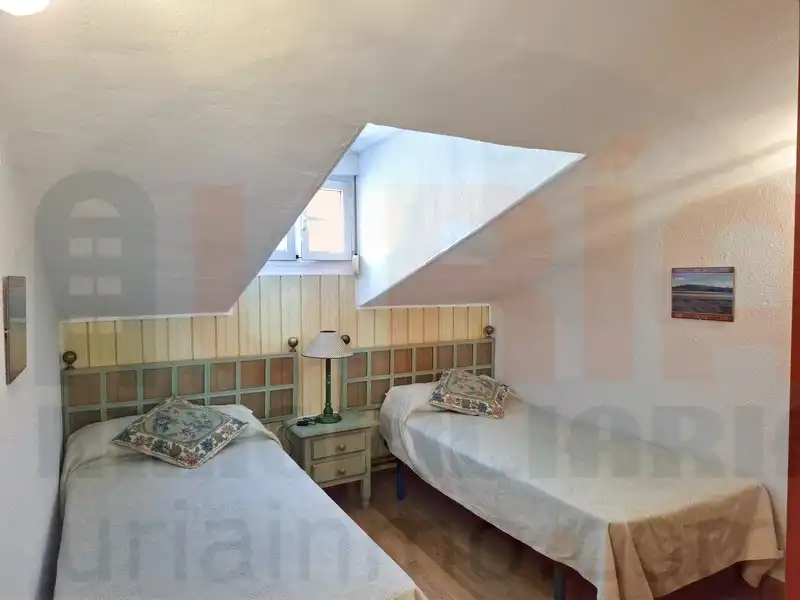 Bedroom of Attic for rent in Oviedo   with Heating, Terrace and Furnished