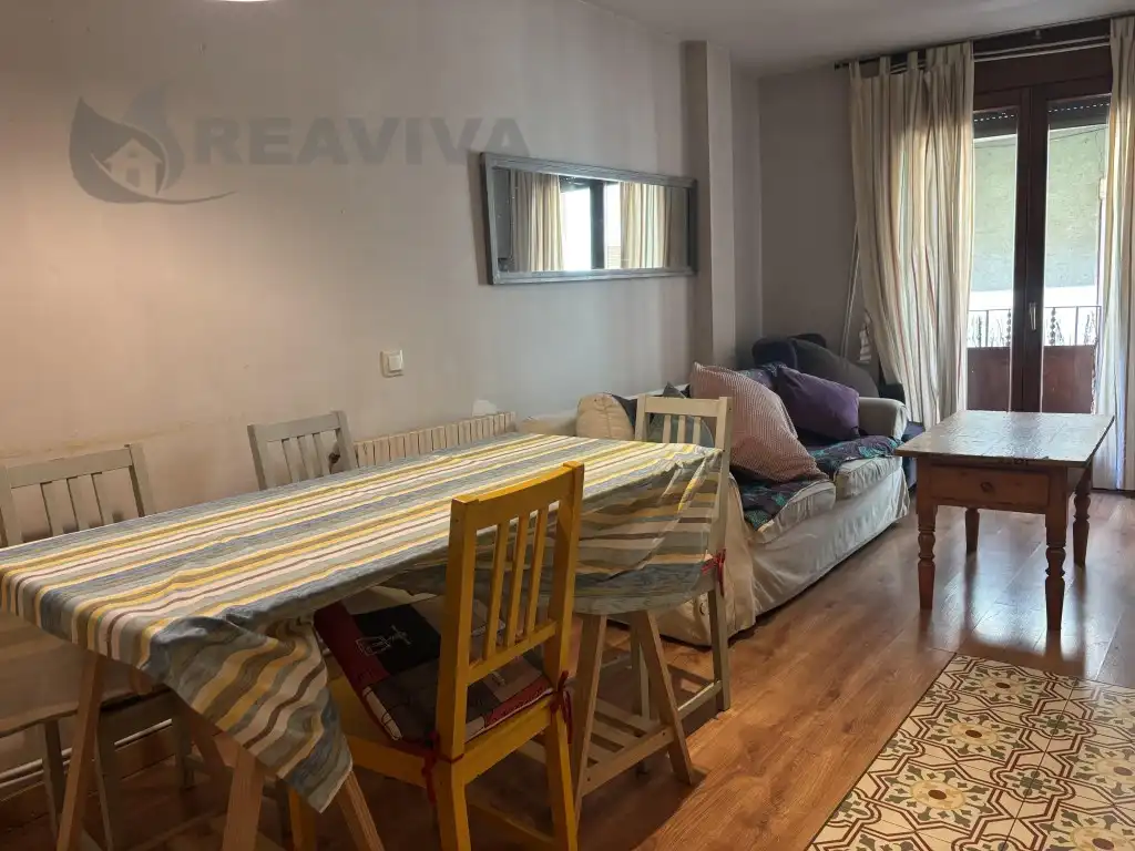 Sala de estar de Dúplex en venta en La Seu d'Urgell con Horno y Balcón