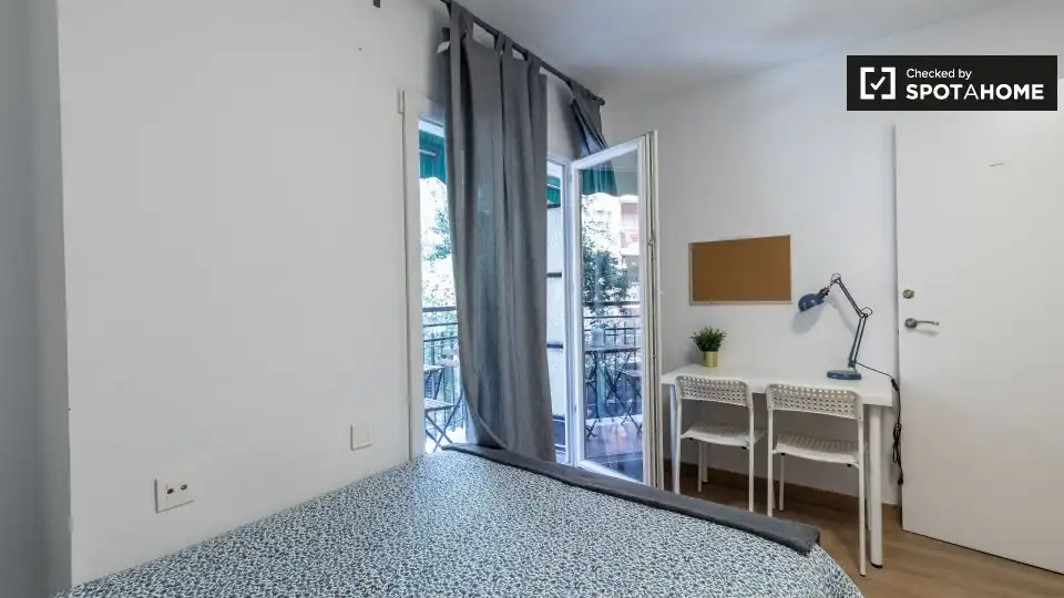 Habitación de Piso de alquiler en Valencia con Aire acondicionado, Calefacción y Amueblado