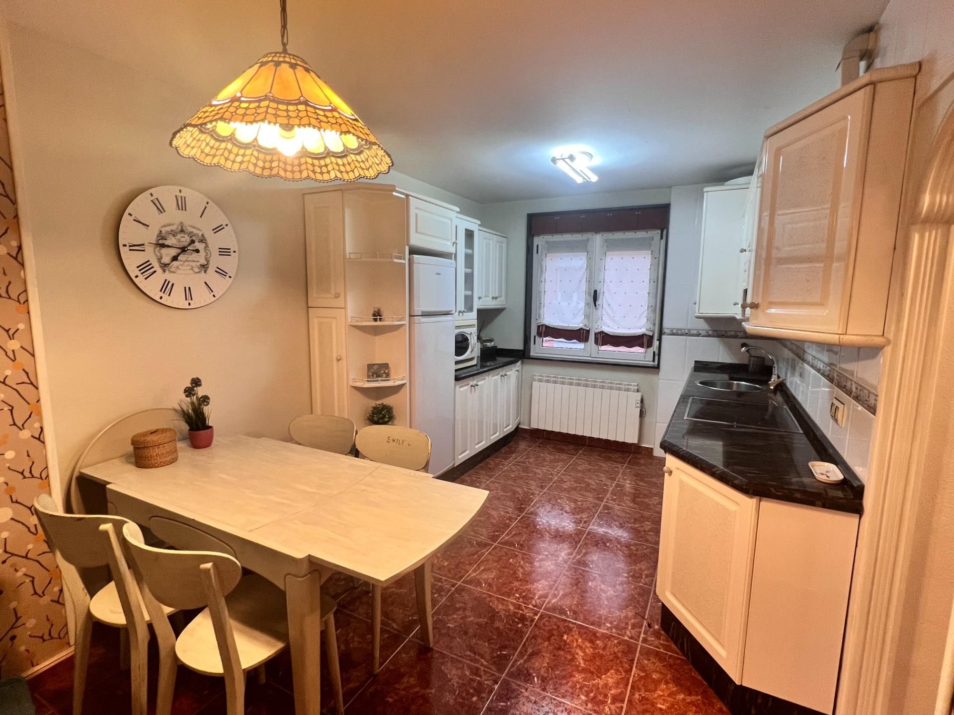 Cuina de Pis de lloguer en Langreo amb Moblat i Balcó