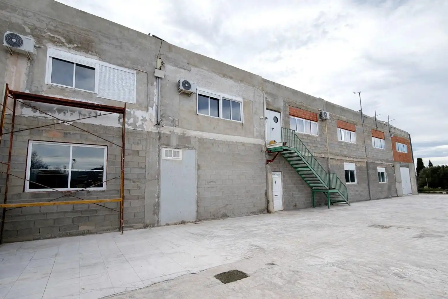 Außenansicht von Fabrikhallen zum Verkauf in Sagunto / Sagunt