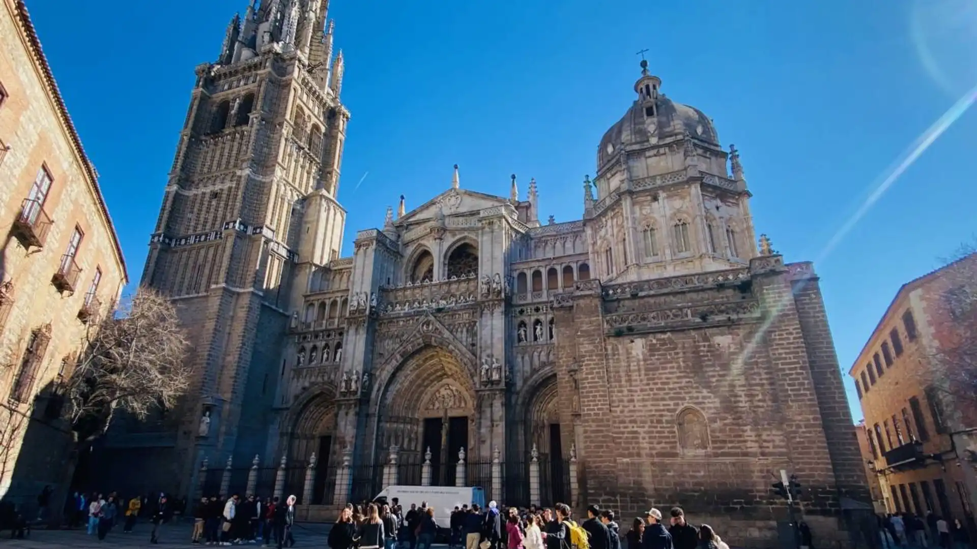 Exterior view of Apartments for sale in  Toledo Capital  with Air Conditioner, Heating and Furnished