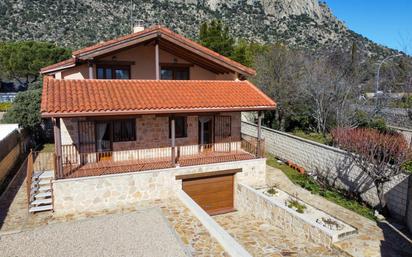 Exterior view of House or chalet for sale in La Cabrera  with Heating, Private garden and Terrace