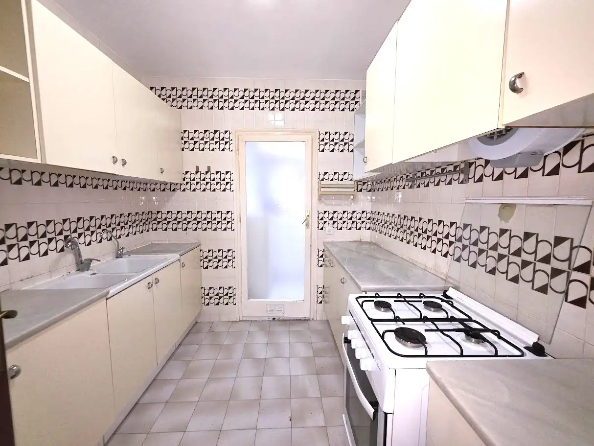 Cuina de Pis en venda en Castellar del Vallès amb Calefacció, Parquet i Forn