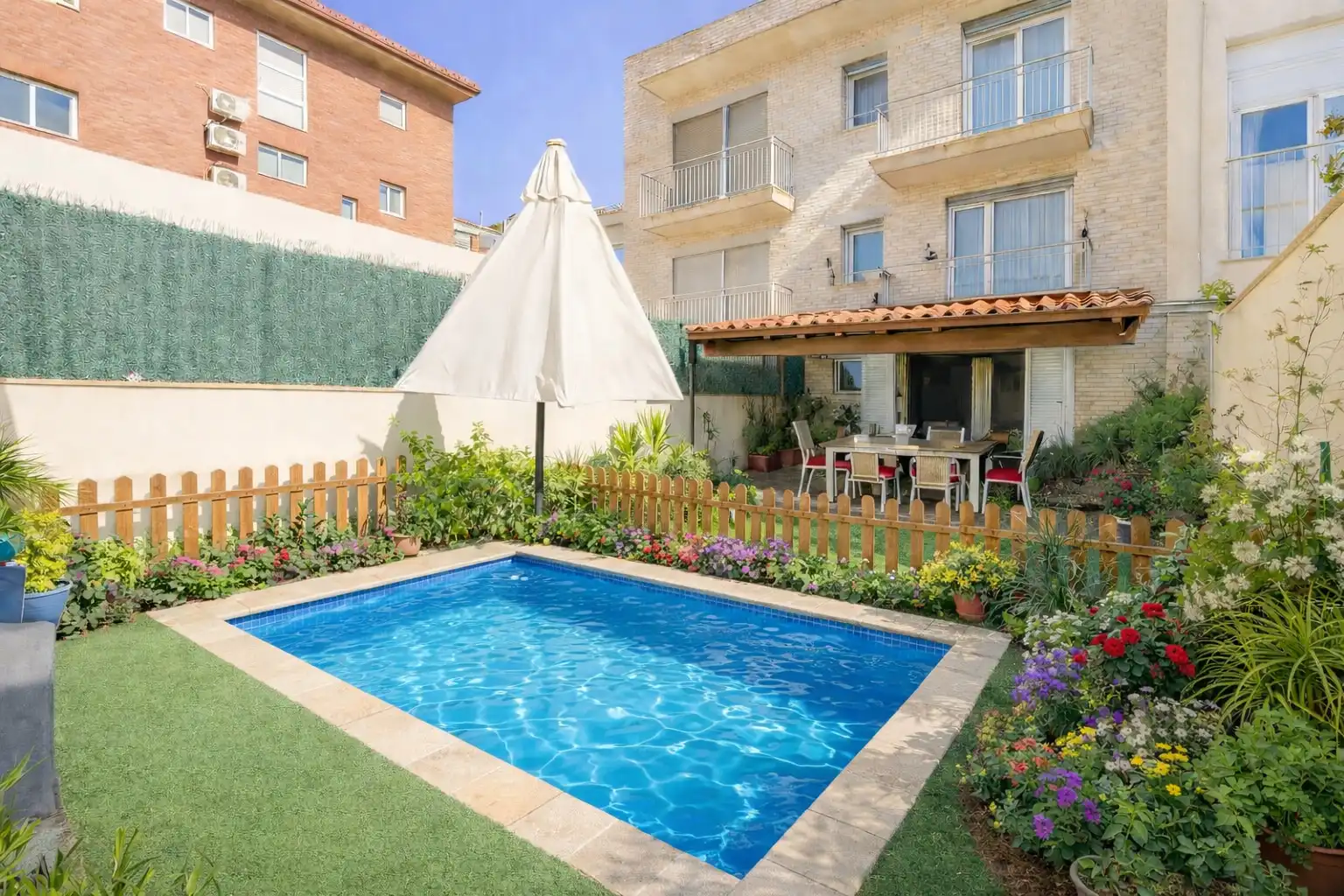 Swimming pool of Houses for sale in Mollet del Vallès  with Air Conditioner, Heating and Private garden