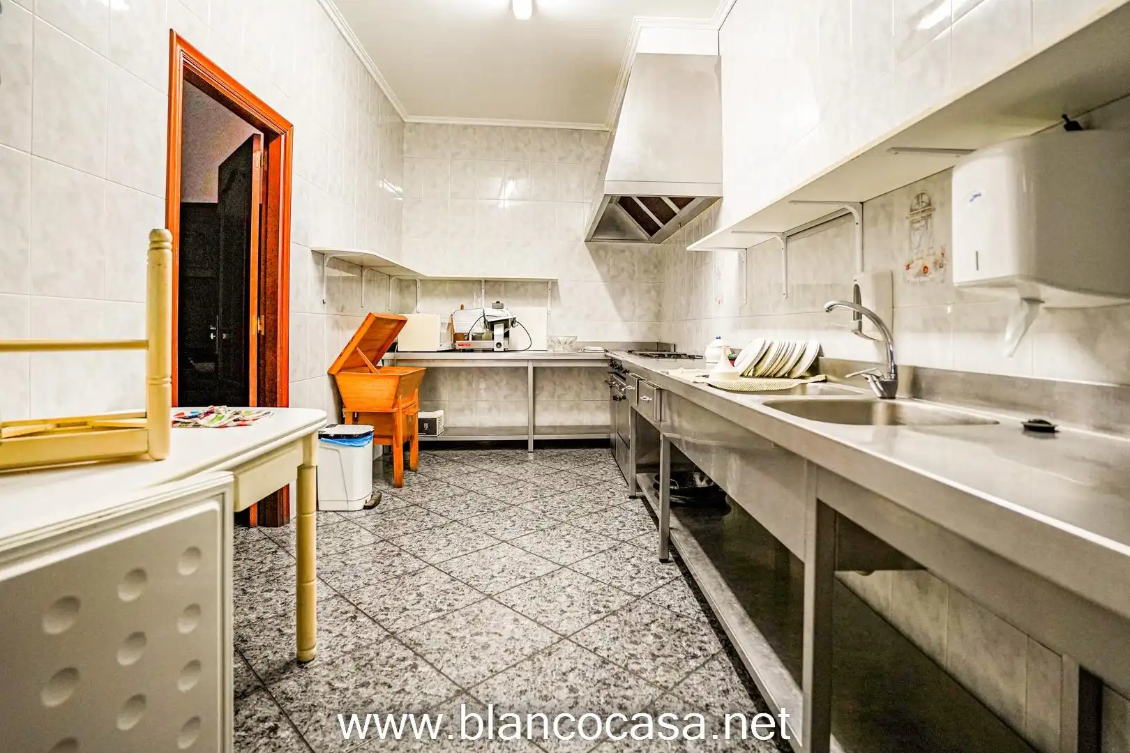 Kitchen of Commercial properties for rent in A Laracha    with Furnished