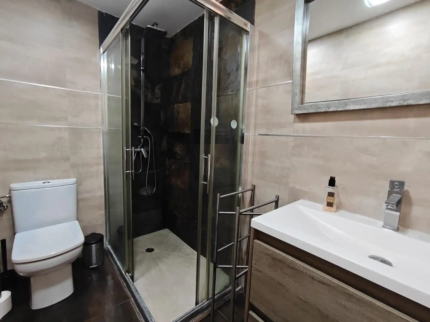 Baño de Apartamento de alquiler en Sevilla con Aire acondicionado, Calefacción y Amueblado