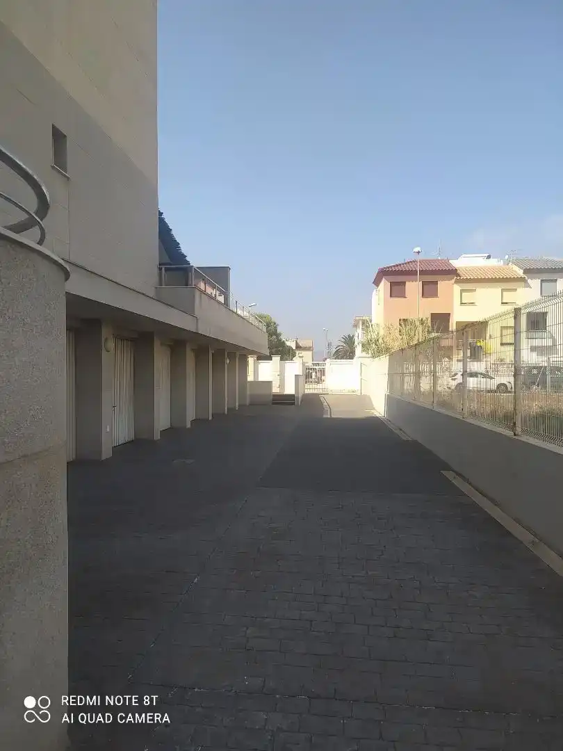 Parkplatz von Wohnungen zur Miete in Oliva mit Klimaanlage und Balkon
