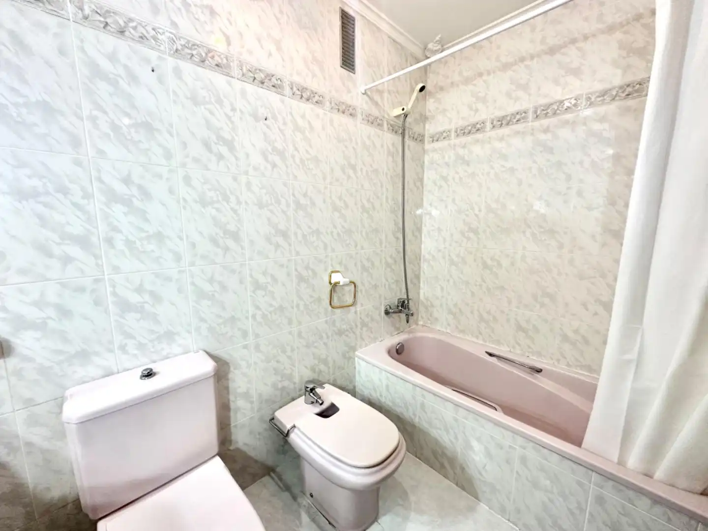 Baño de Piso en venta en Mieres (Asturias) con Calefacción, Amueblado y Balcón