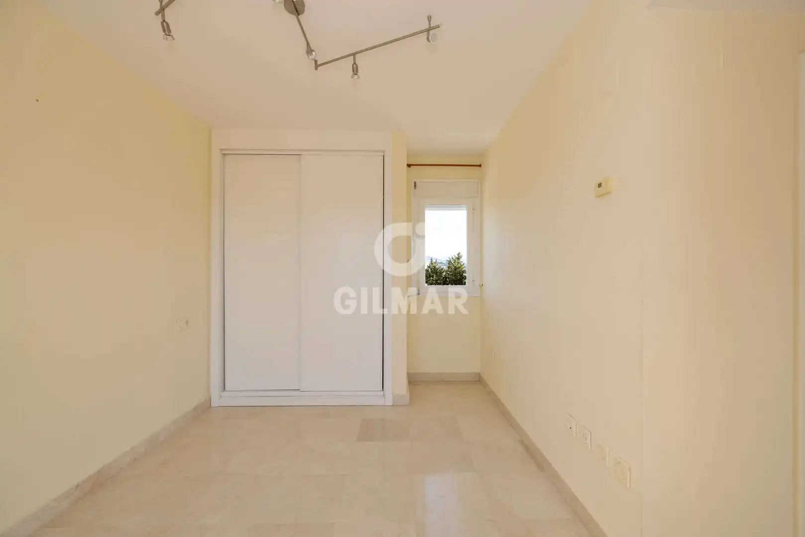 Habitación de Dúplex en venta en Estepona con Calefacción, Jardín privado y Piscina