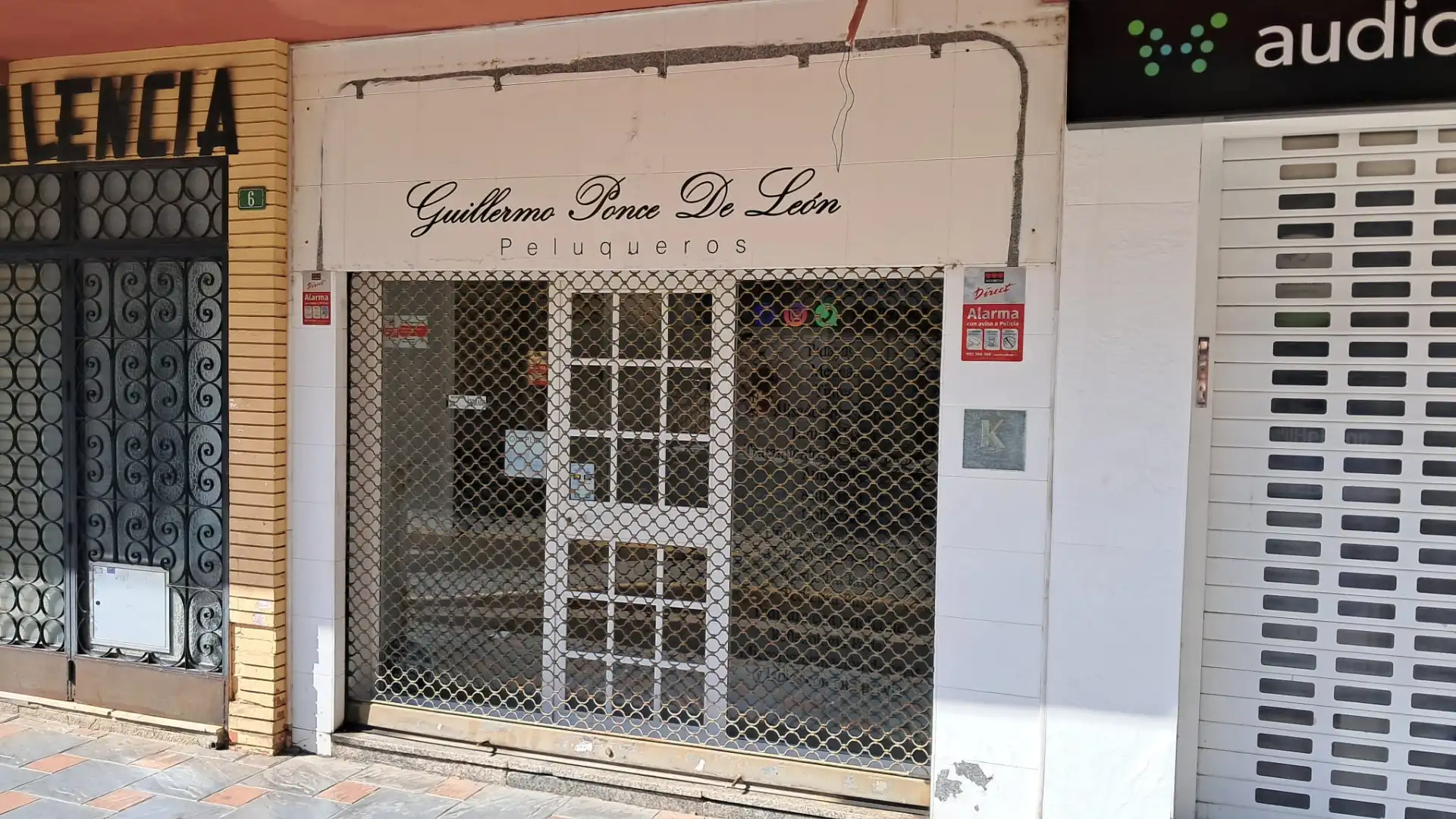 Commercial properties for sale in Fuengirola  with Air Conditioner and Alarm