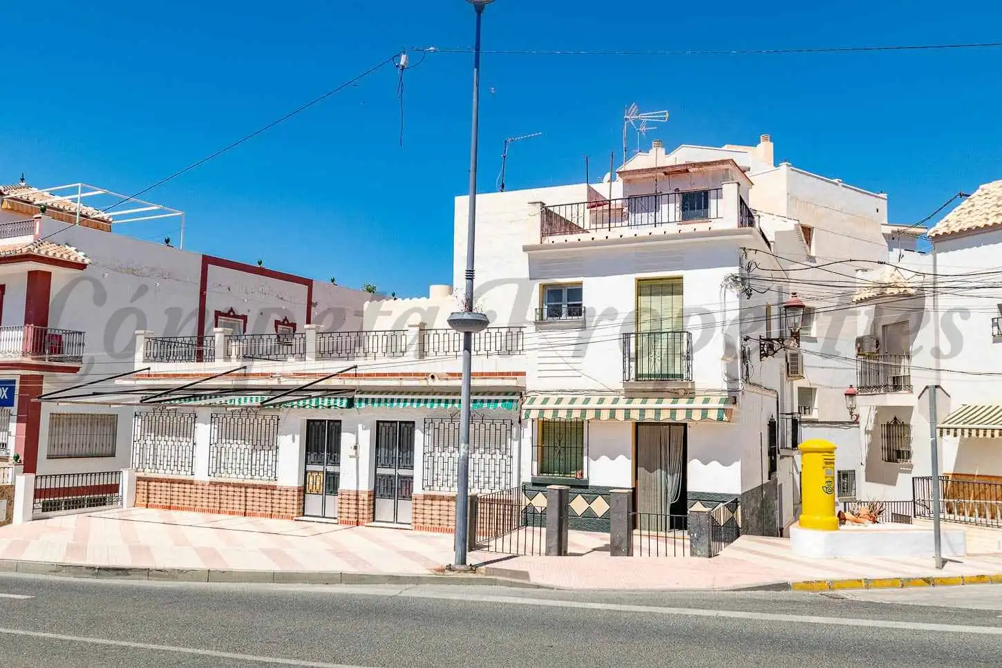 Vista exterior de Casa o xalet en venda en Torrox amb Terrassa
