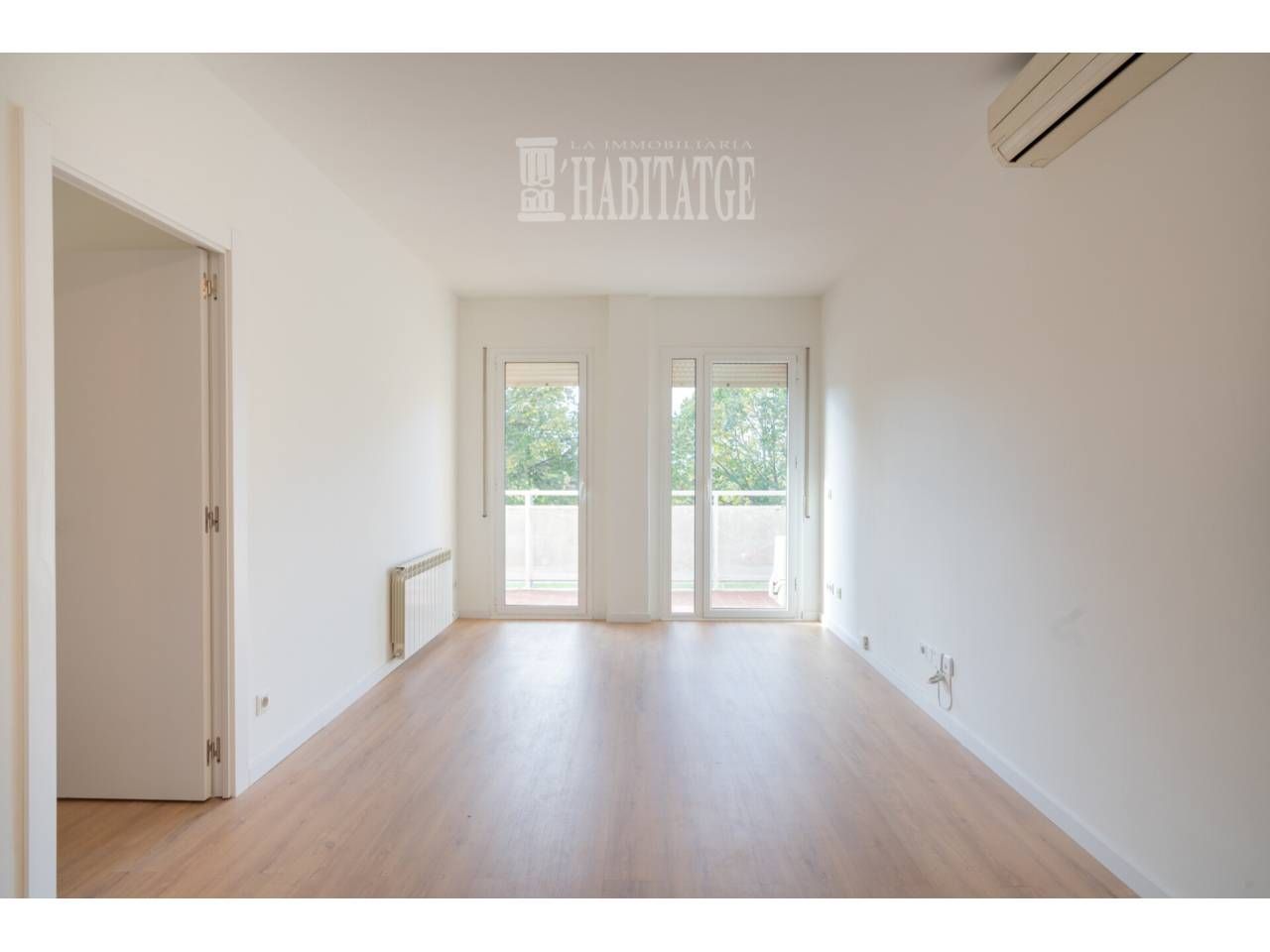 Flat for sale in Vic  with Air Conditioner, Heating and Storage room