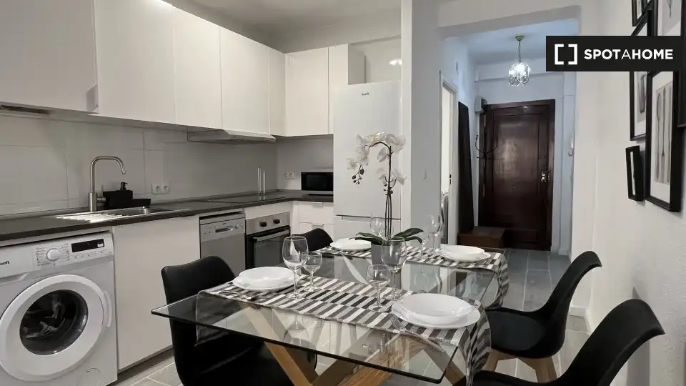 Kitchen of Flat for share in Málaga  with Air Conditioner, Terrace and Furnished