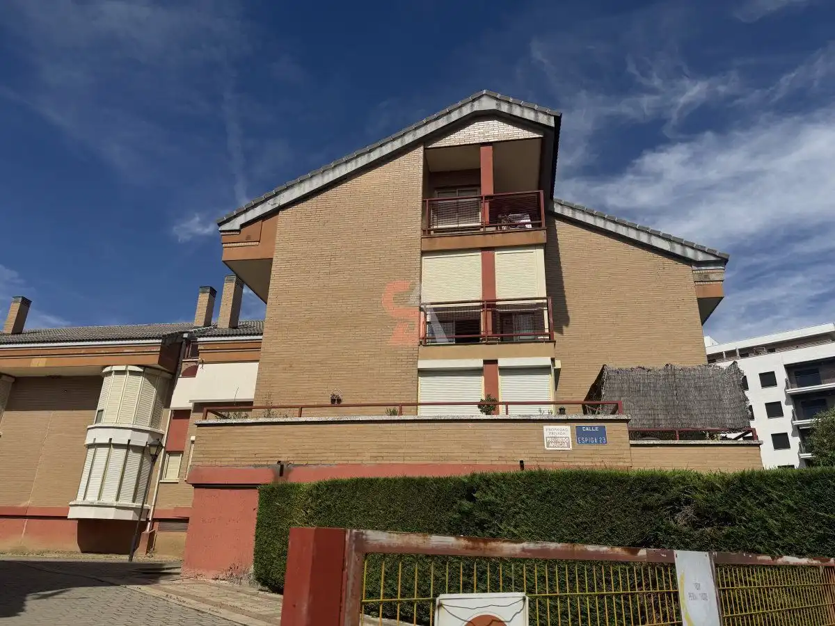 Vista exterior de Pis en venda en Cistérniga amb Calefacció i Traster