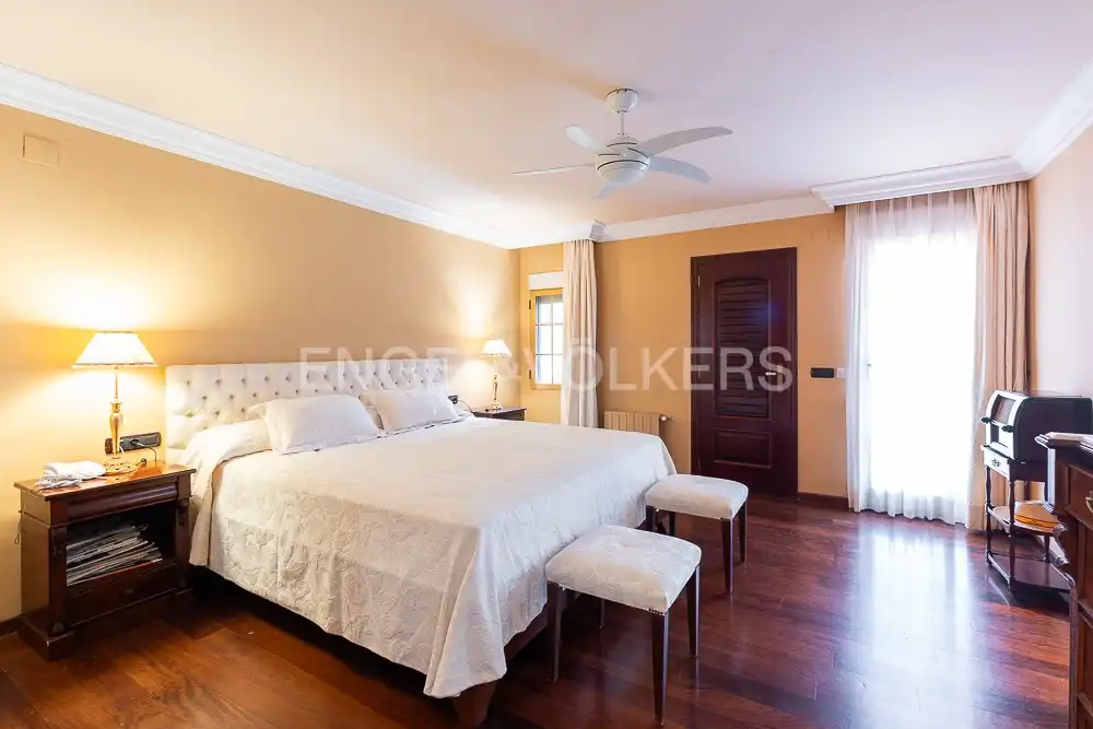Dormitori de Casa o xalet en venda en Sagunto / Sagunt amb Calefacció, Jardí privat i Parquet