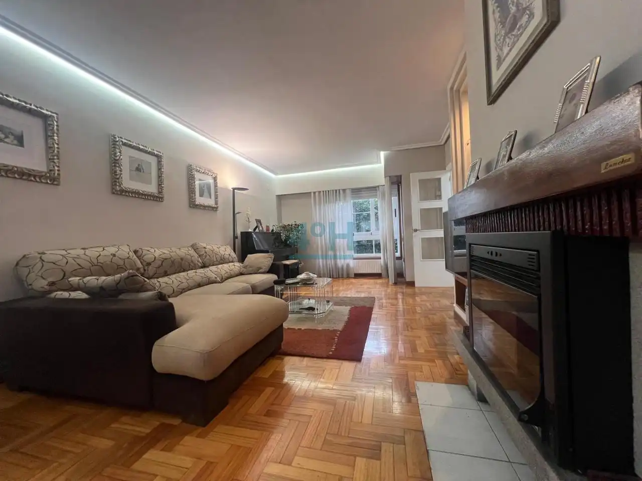 Sala de estar de Casa adosada en venta en Ourense Capital  con Calefacción, Jardín privado y Parquet