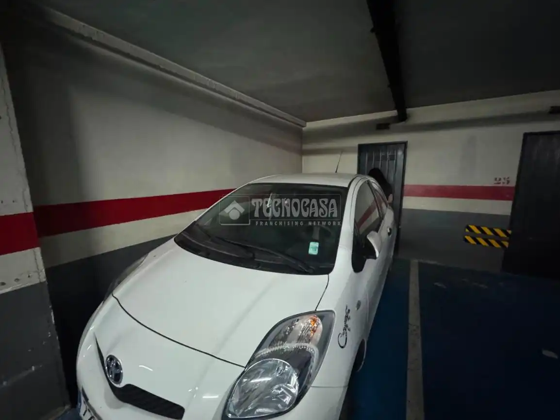 Parking de Piso en venta en Valencia con Aire acondicionado, Trastero y Amueblado