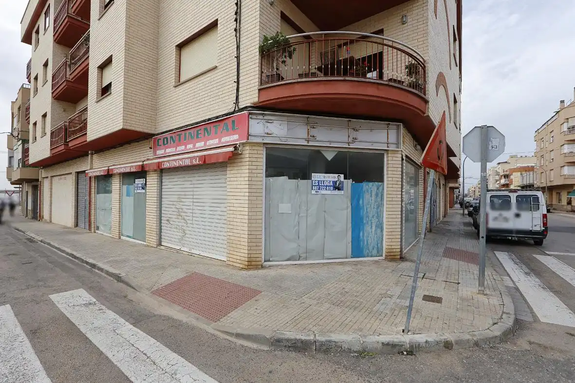 Local comercial en alquiler en Alcanar, imagen 2