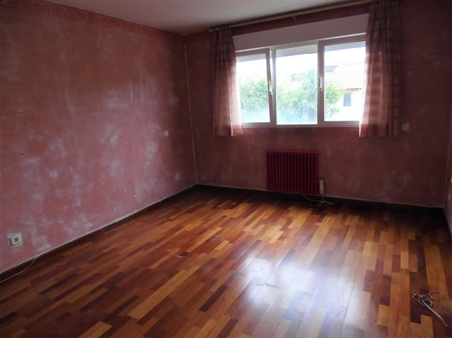 Habitación de Casa adosada en venta en Madrid con Aire acondicionado, Calefacción y Jardín privado