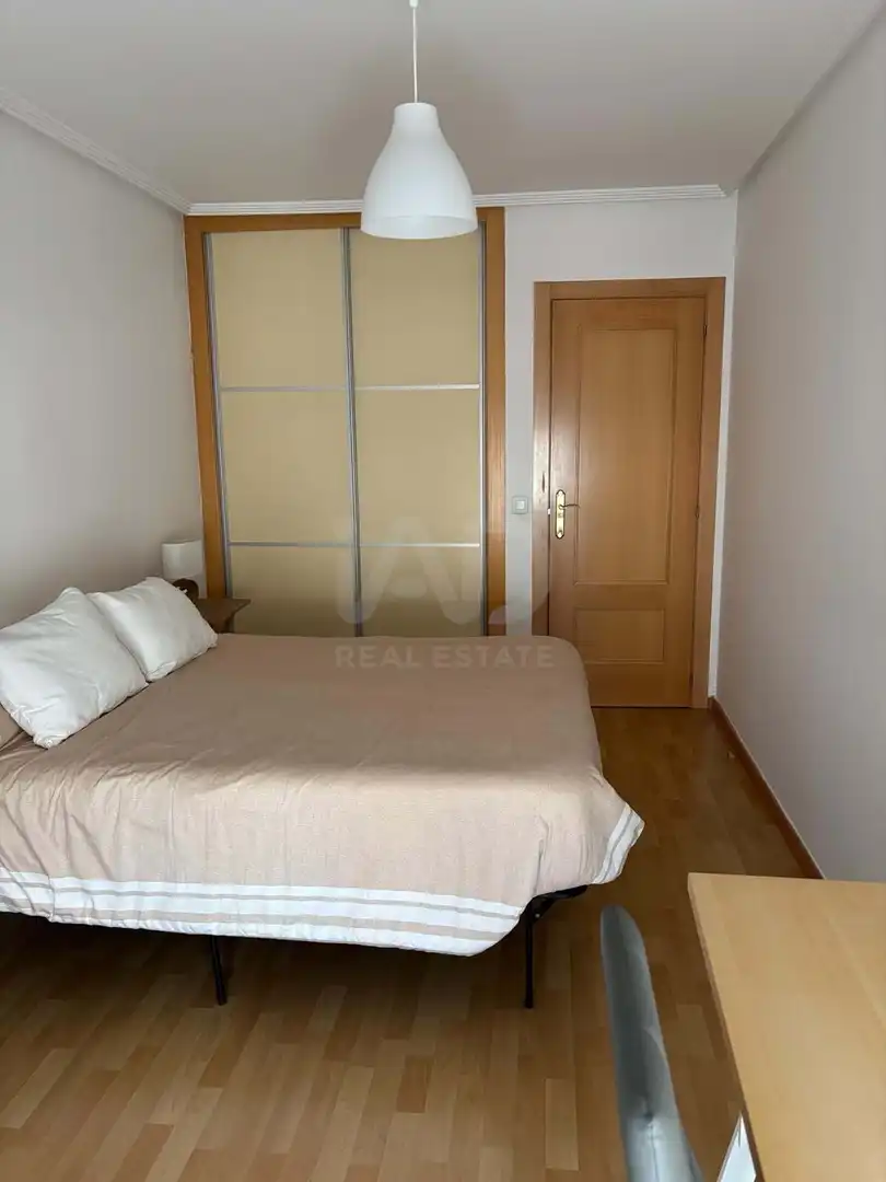 Dormitori de Casa adosada en venda en Chozas de Abajo amb Calefacció