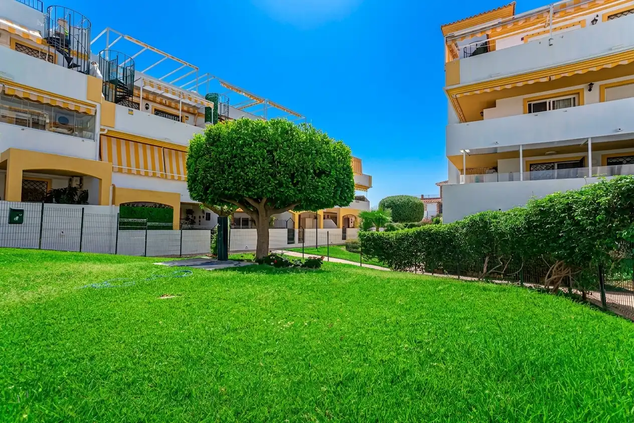 Vista exterior de Pis en venda en Rincón de la Victoria amb Terrassa, Traster i Piscina comunitària