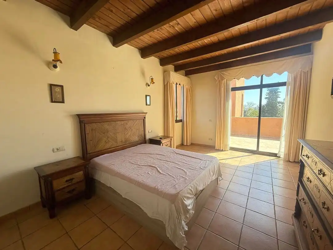 Dormitori de Dúplex en venda en Estepona amb Calefacció, Jardí privat i Terrassa