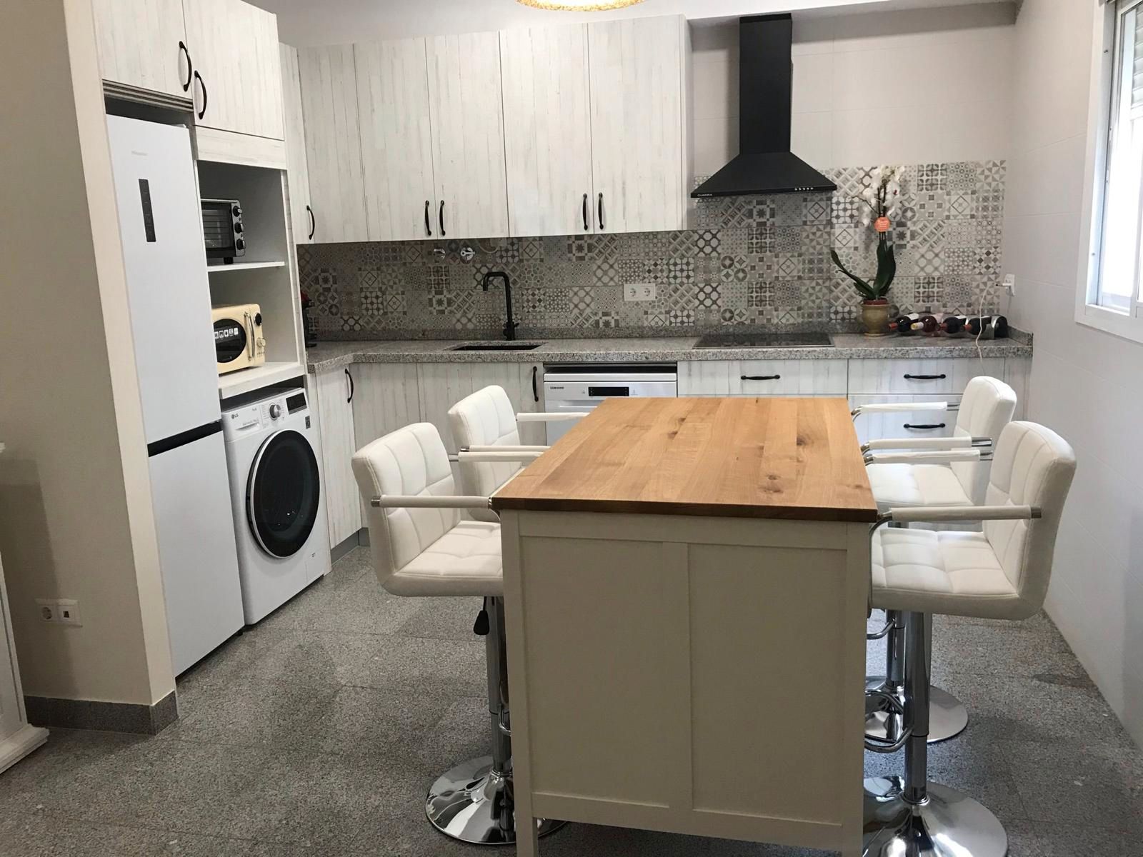 Cuina de Pis de lloguer en Málaga Capital amb Aire condicionat, Terrassa i Moblat