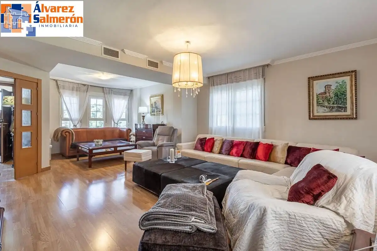 Sala de estar de Casa adosada en venta en Huétor Vega con Aire acondicionado, Terraza y Trastero