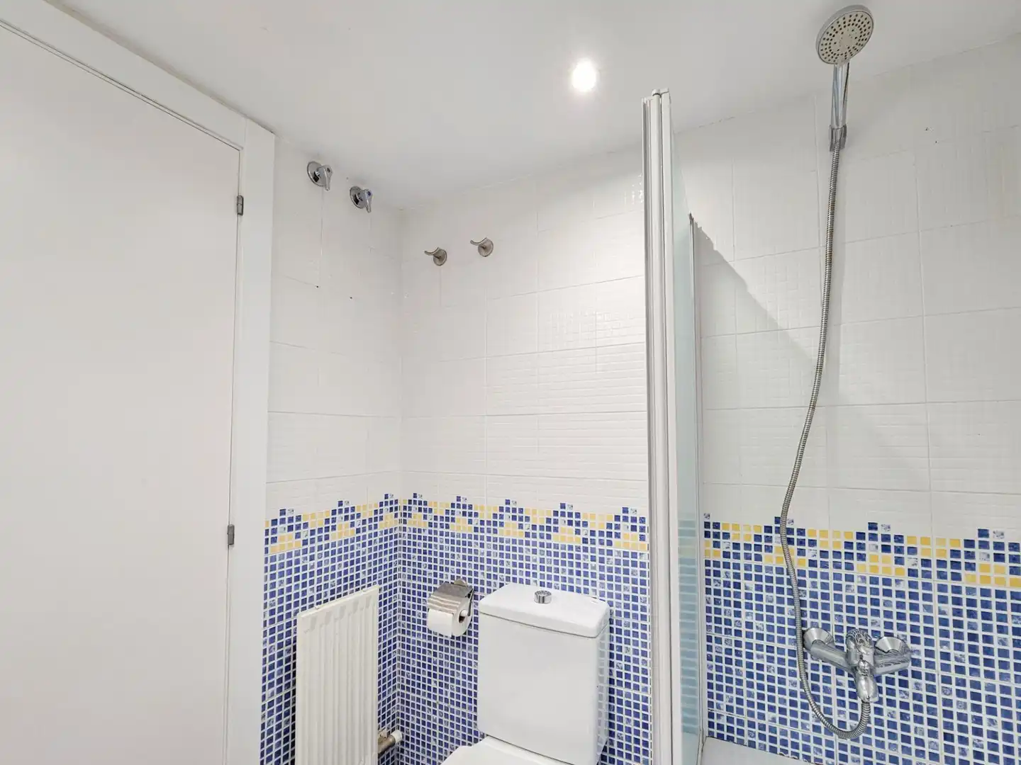 Badezimmer von Wohnung zum Verkauf in Barcelona mit Klimaanlage, Heizung und Terrasse