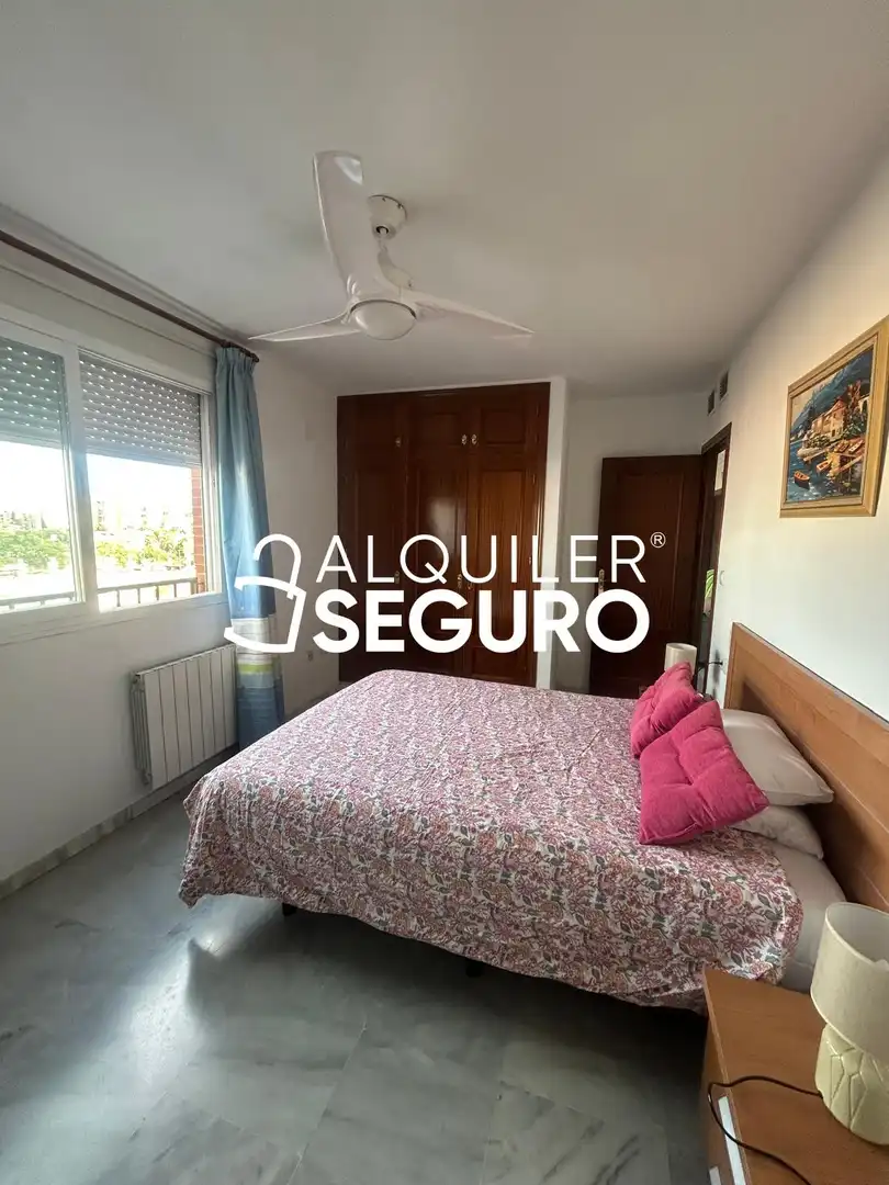 Bedroom of Flat for rent in Granada  with Air Conditioner and Furnished