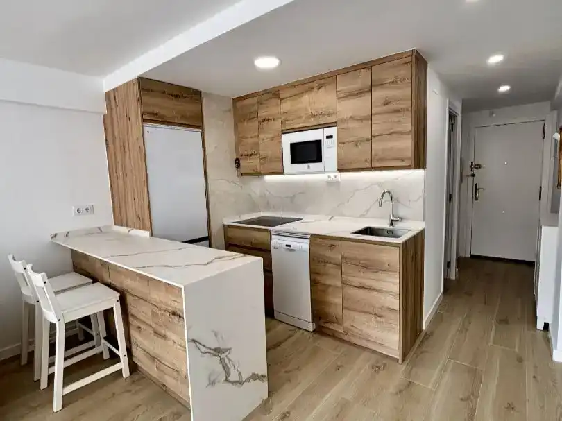 Küche von Wohnung zur Miete in Benidorm mit Klimaanlage, Parkett und Schwimmbad
