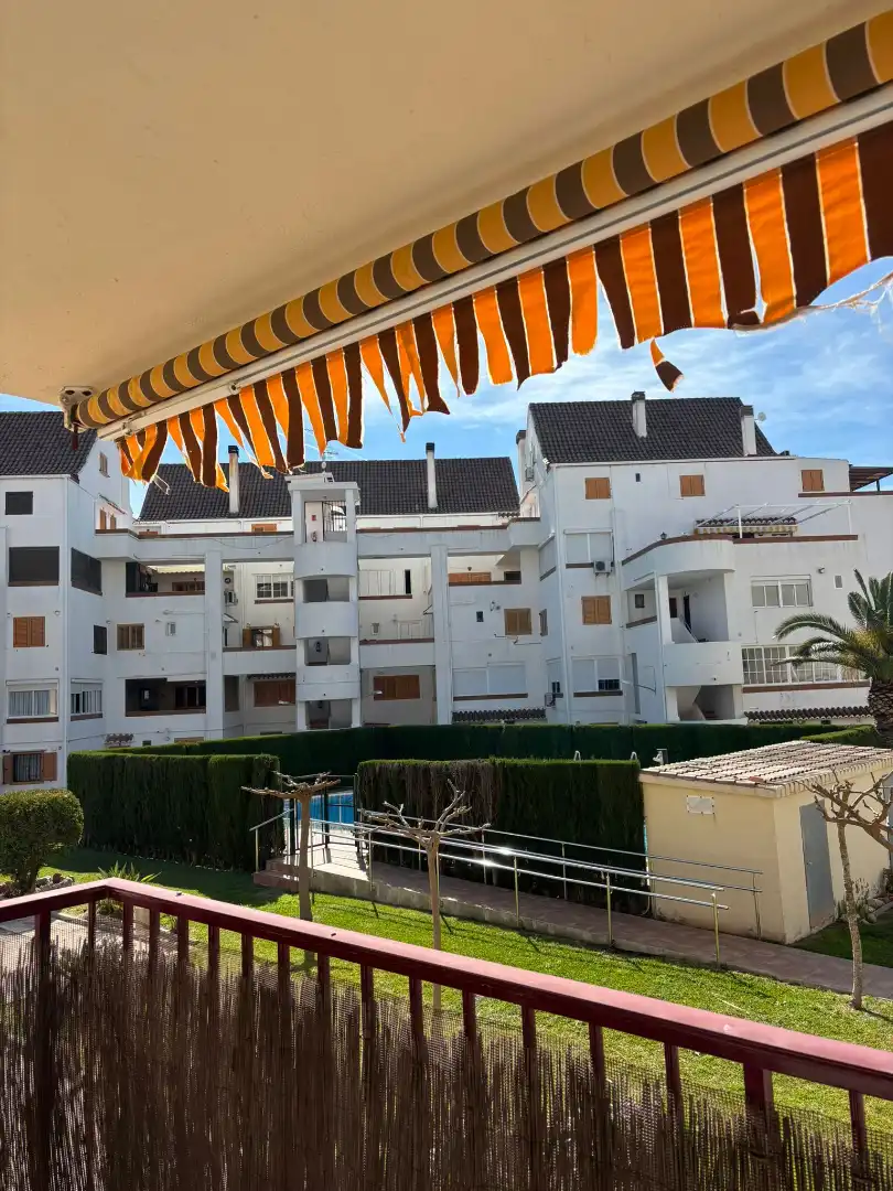 Vista exterior de Pis en venda en Sagunto / Sagunt amb Aire condicionat, Jardí privat i Terrassa